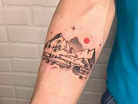 Татуировка горы на предплечье