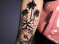 Тату компас с пальмами