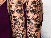 тату девушка с маской чикано