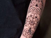 Татуировка мандала на руке