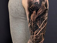 Тату анубис на плече