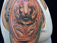 Татуировка латы на плече