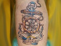 Тату якорь на икре
