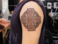 тату кельтский крест в круге