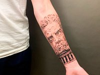 Тату Посейдон и амфитеатр