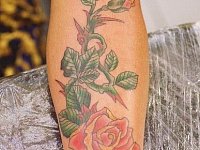 тату роза на предплечье