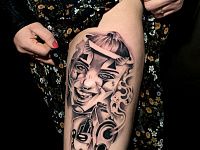 Тату чикано на бедре