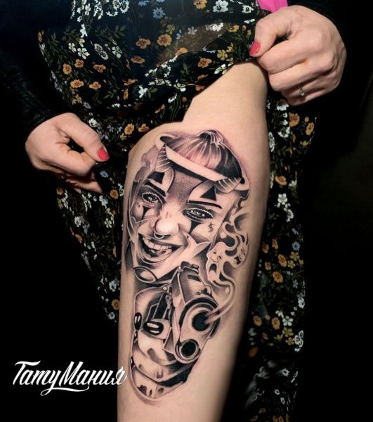 Тату чикано на бедре