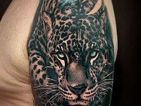 Татуировка леопард на плече