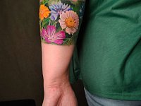Тату цветы вокруг руки