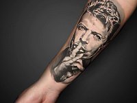 Тату портрет Девида Боуи