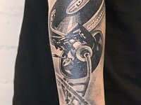 Тату грампластинка и ДНК