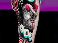 Тату Леон на бедре