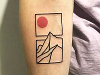 Тату горы и солнце в квадрате