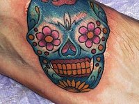 Тату мексиканский череп на ноге