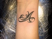 тату литера А с белым