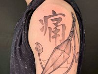 Тату клинок и иероглиф