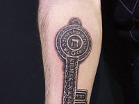 Татуировка в виде ключа