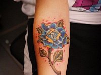 Тату голубая роза