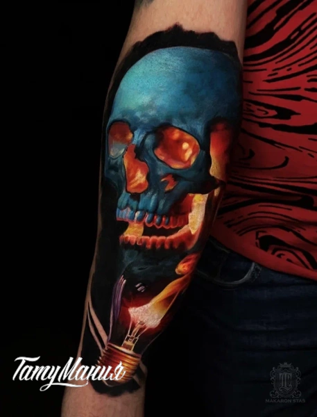 Тату череп и лампочка
