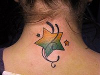 Татуировка звезды на шее