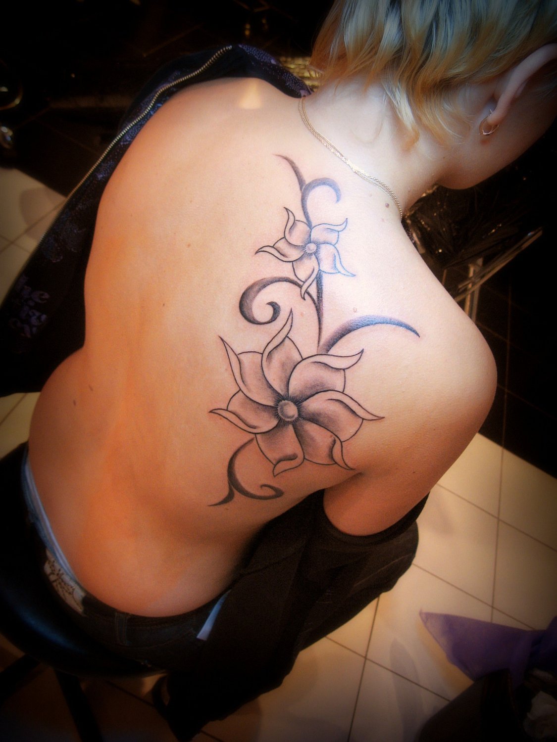 тату большой узор с цветами