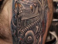 Тату биомеханика в цвете