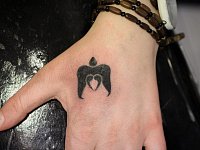 Татуировка на кисти лотос шанти