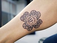 Тату клевер дотворк