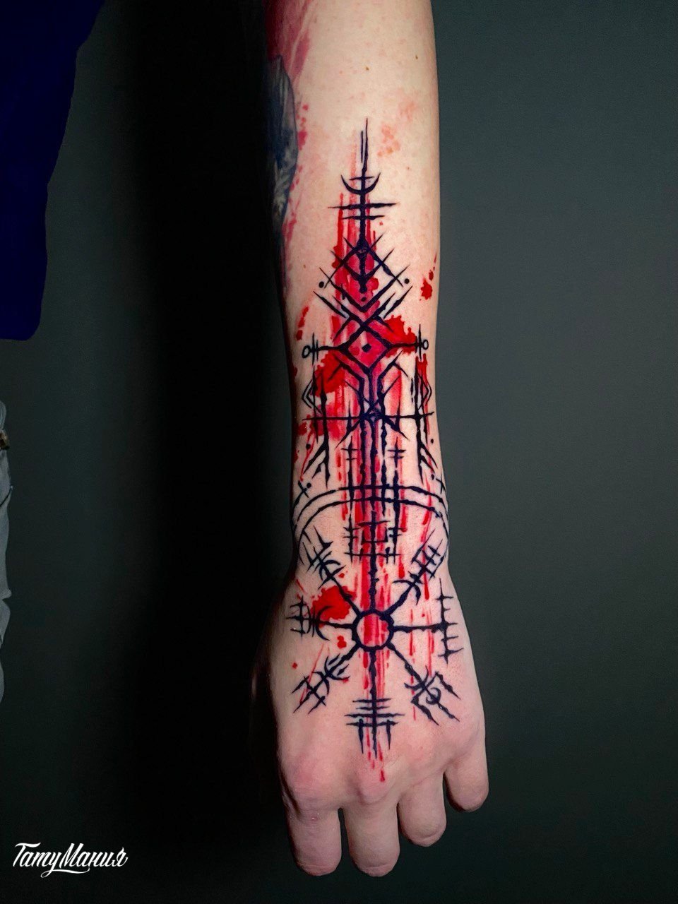 Тату мощный геометрический сплэттер