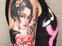 Тату гейша на плече