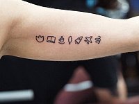 Тату на руке знаки