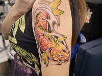 Тату карп на плече