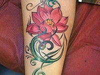 небольшая тату розовый лотос