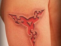 тату красный орнамент