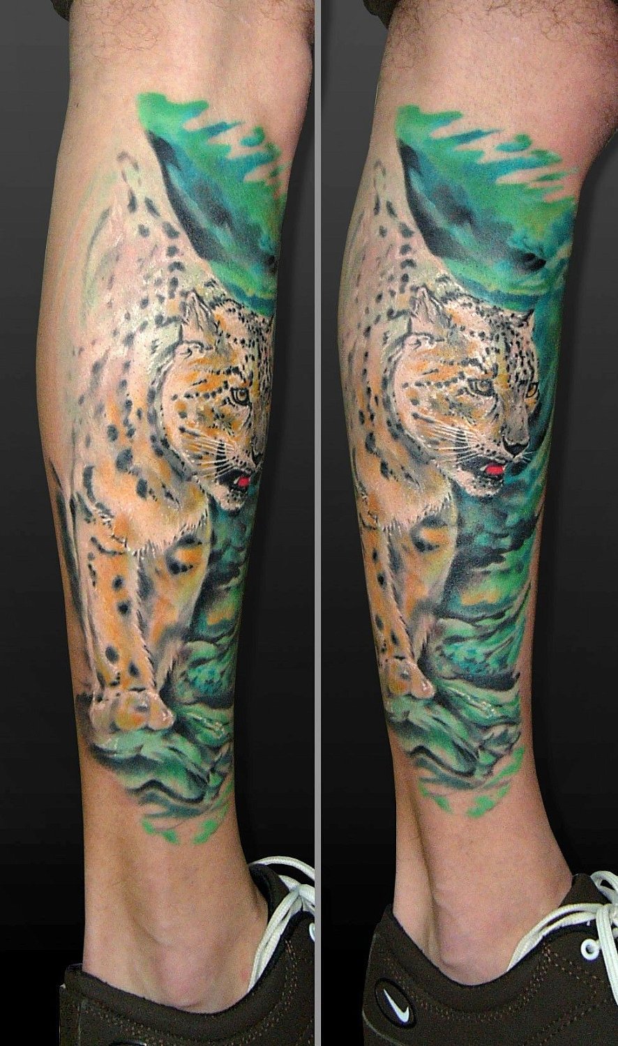 тату леопард в джунглях