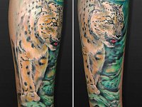 тату леопард в джунглях