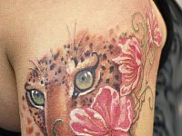 Тату леопард с цветком