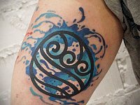 тату символ на руке