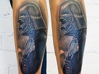 Тату Дарт Вейдер на ноге