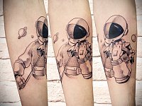 Тату космонавт на руке