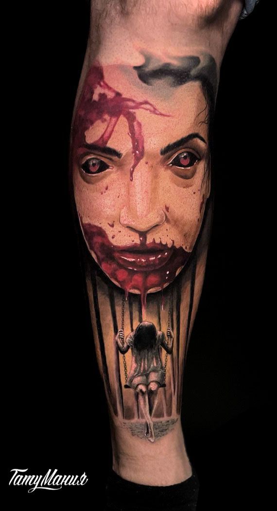 Тату портрет хоррор на ноге