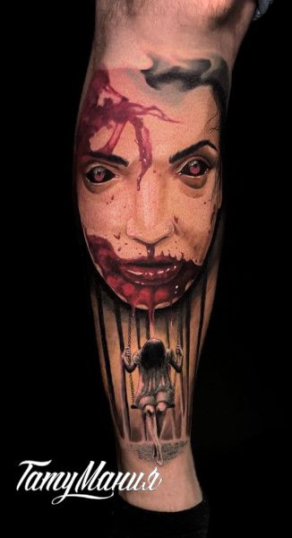 Тату портрет хоррор на ноге