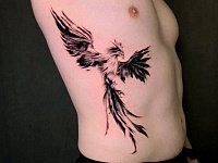 Тату феникс на боку