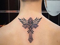 Тату крестик на спине