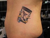 Тату песочные часы