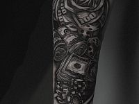 Тату роза,доллары и фишки