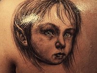 Тату на спинe портрет
