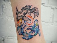 Тату рыбки на ноге