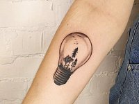 Тату лес в лампочке